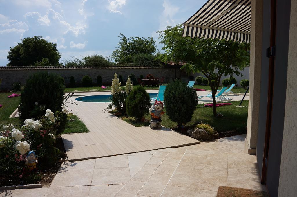 Guest House Golden Flake 4Km From Bolata Beach Bŭlgarevo 외부 사진